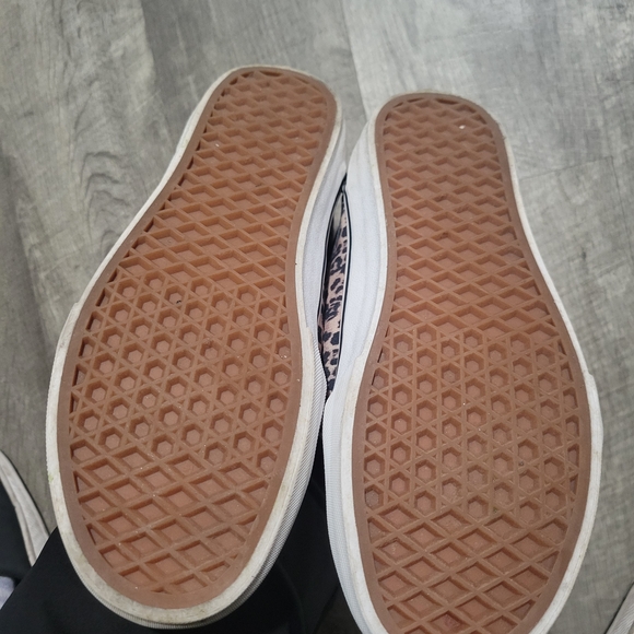 Leopard Vans - Picture 4 of 4